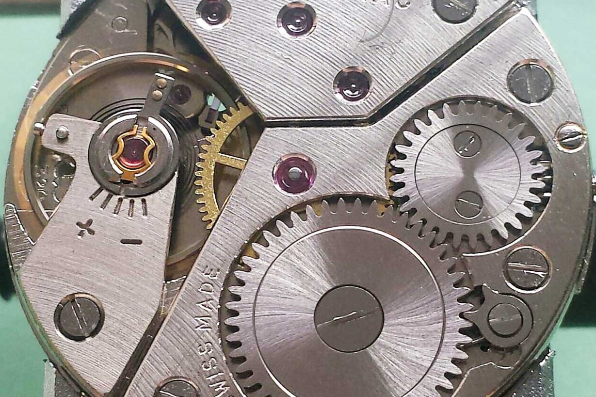 Peseux caliber 320 mechanical watch movement