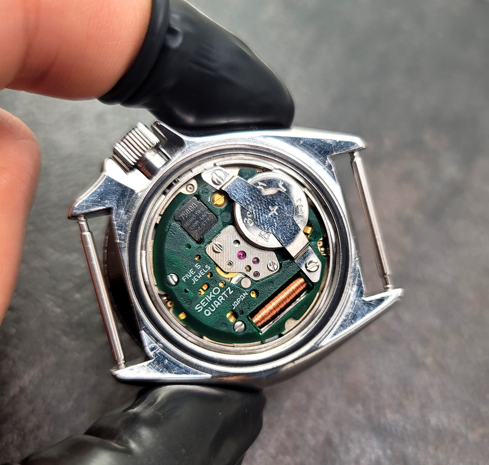 INVICTA PRO DIVER 21953 BATTERY REPLACEMENT | WatchinTyme